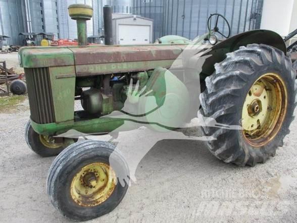 John Deere 820 トラクター