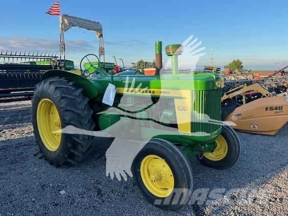 John Deere 820 トラクター