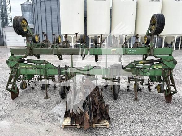 John Deere 845 一行の作物栽培
