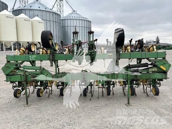 John Deere 845 一行の作物栽培