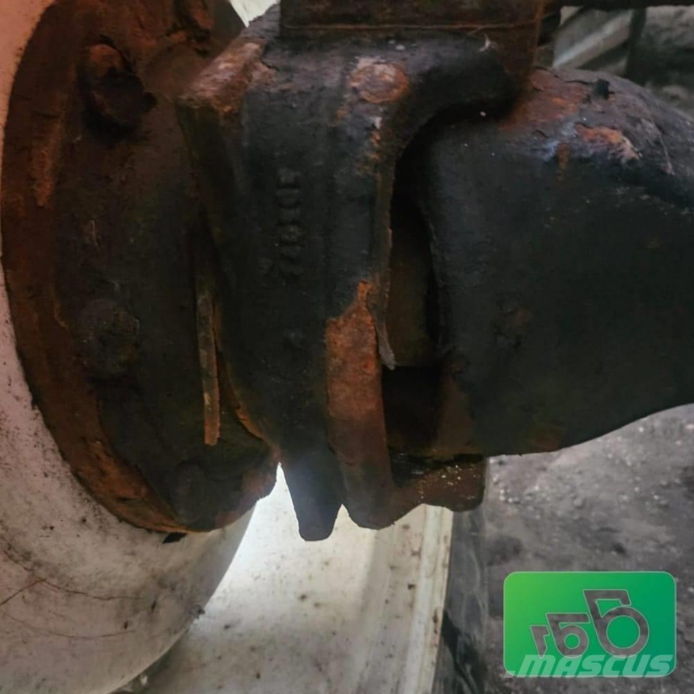 Valmet 8350. Parts トラクター