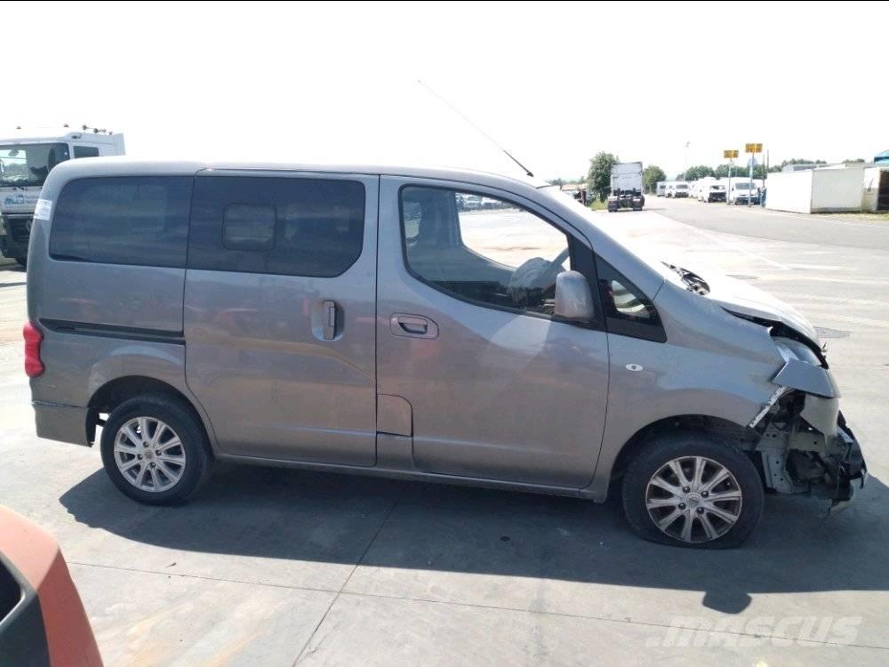 Nissan NV 200 パネルバン