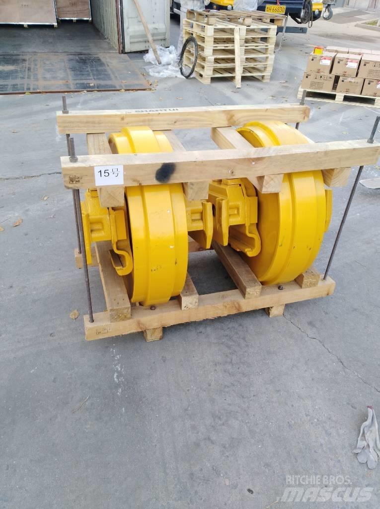 Komatsu D85E-18 無限軌道、クローラ、履帯