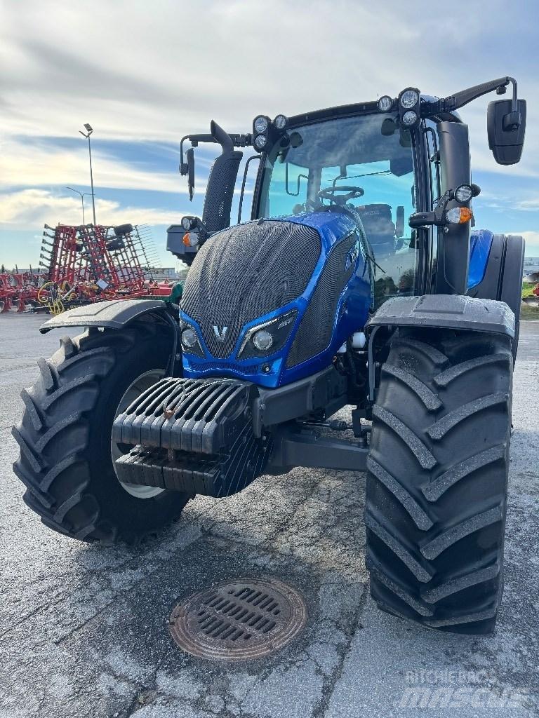 Valtra N 124 トラクター