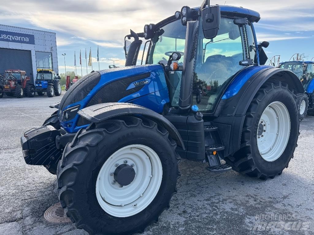 Valtra N 124 トラクター