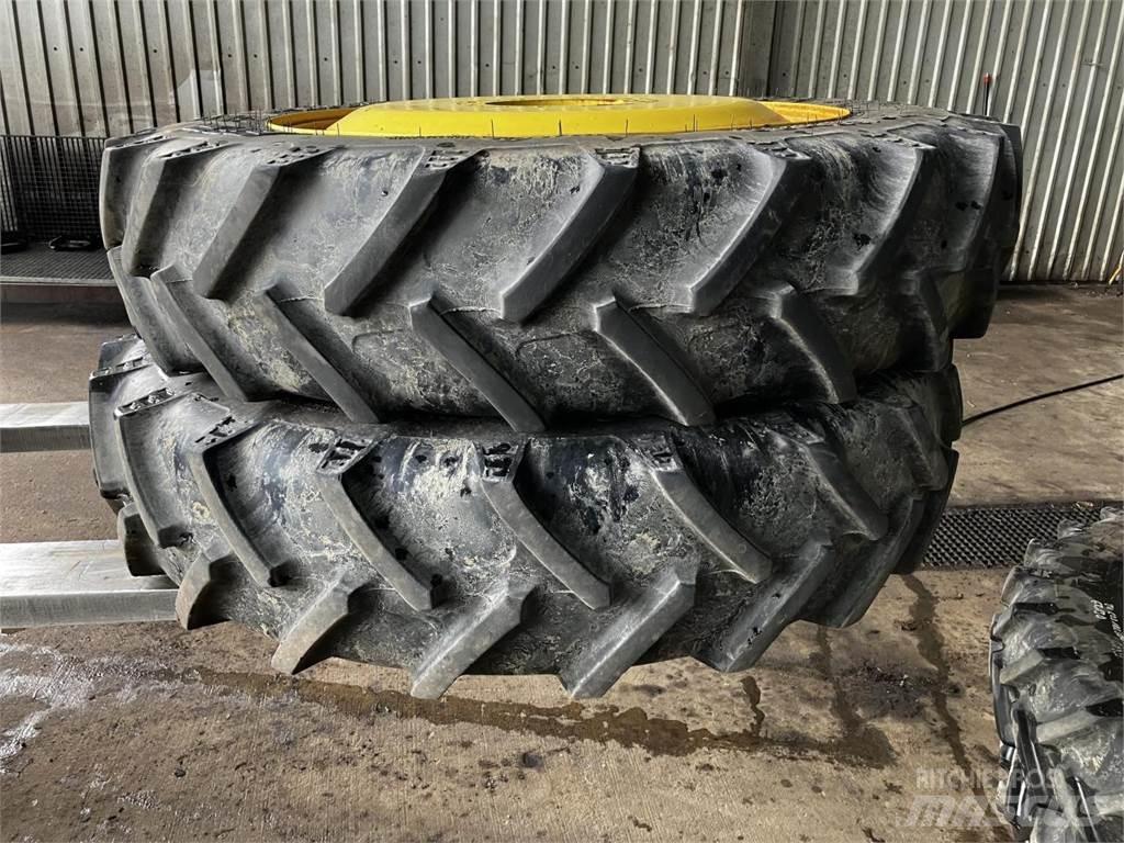 BKT 270/95R32 タイヤ、ホイル、リム