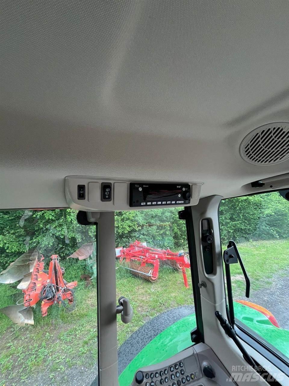John Deere 6120M トラクター