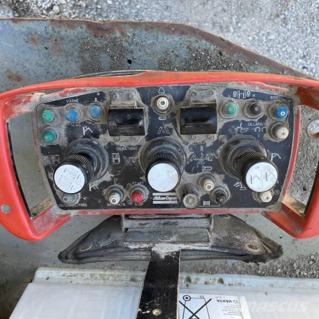 Atlas Copco ROC D3 サーフェイスドリルリグ
