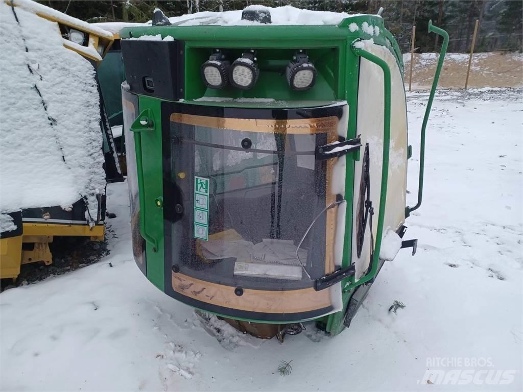 John Deere 1210e キャビン及び内装