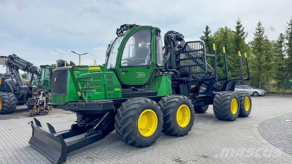 John Deere 1210E フォワーダー