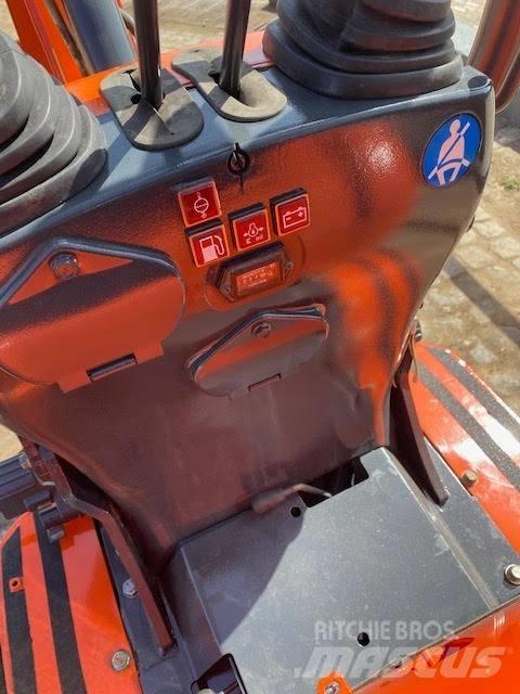 Kubota K 008-3 ミニ油圧ショベル 7t以下（ミニユンボ・ミニディガー）
