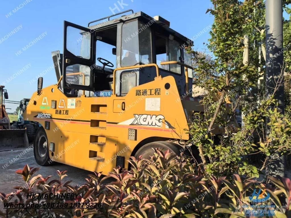 XCMG XP302 タイヤローラ