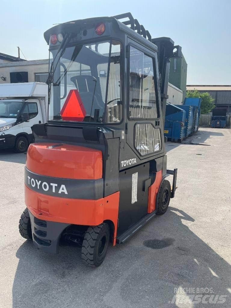 Toyota 7FBMF30 バッテリーフォークリフト