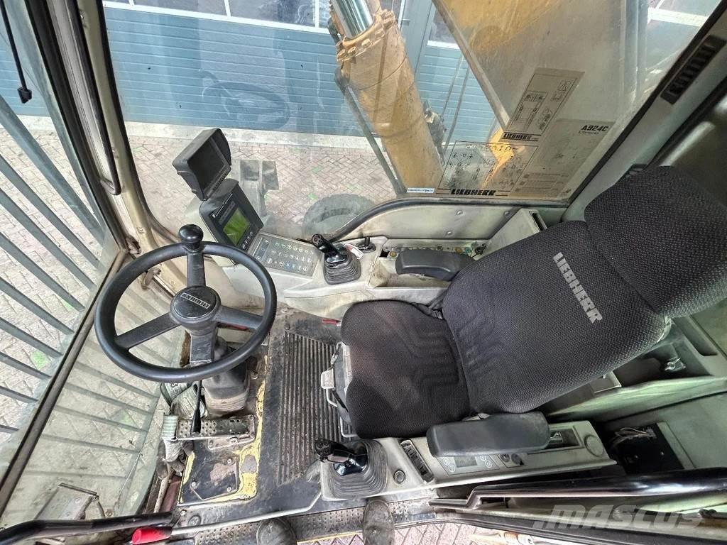 Liebherr A924C 廃棄物／工業産廃処理機