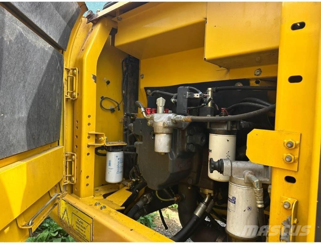 Komatsu PC 210 LC-11 大型油圧ショベル12t以上（パワーショベル・ユンボ）