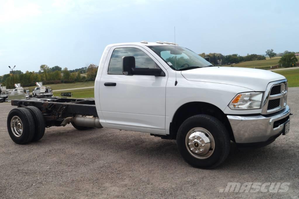 RAM 3500 TRADESMAN キャブ付きシャーシ