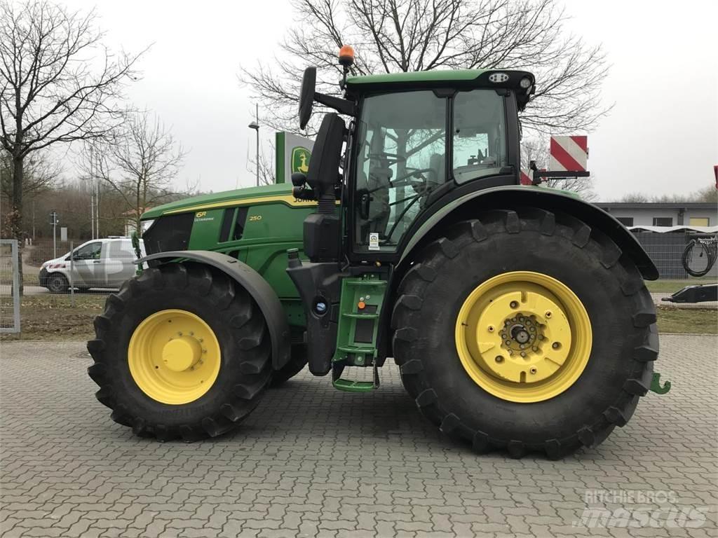 John Deere 6R 250 トラクター