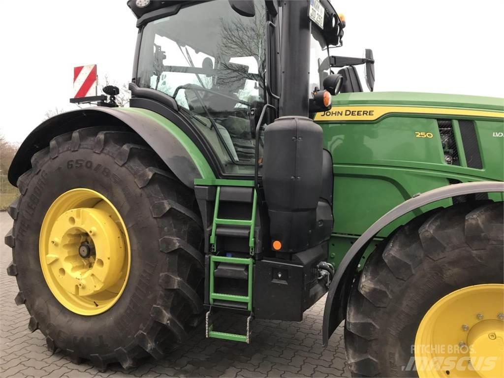 John Deere 6R 250 トラクター