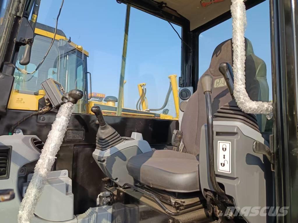CAT 305.5 ミニ油圧ショベル 7t以下（ミニユンボ・ミニディガー）