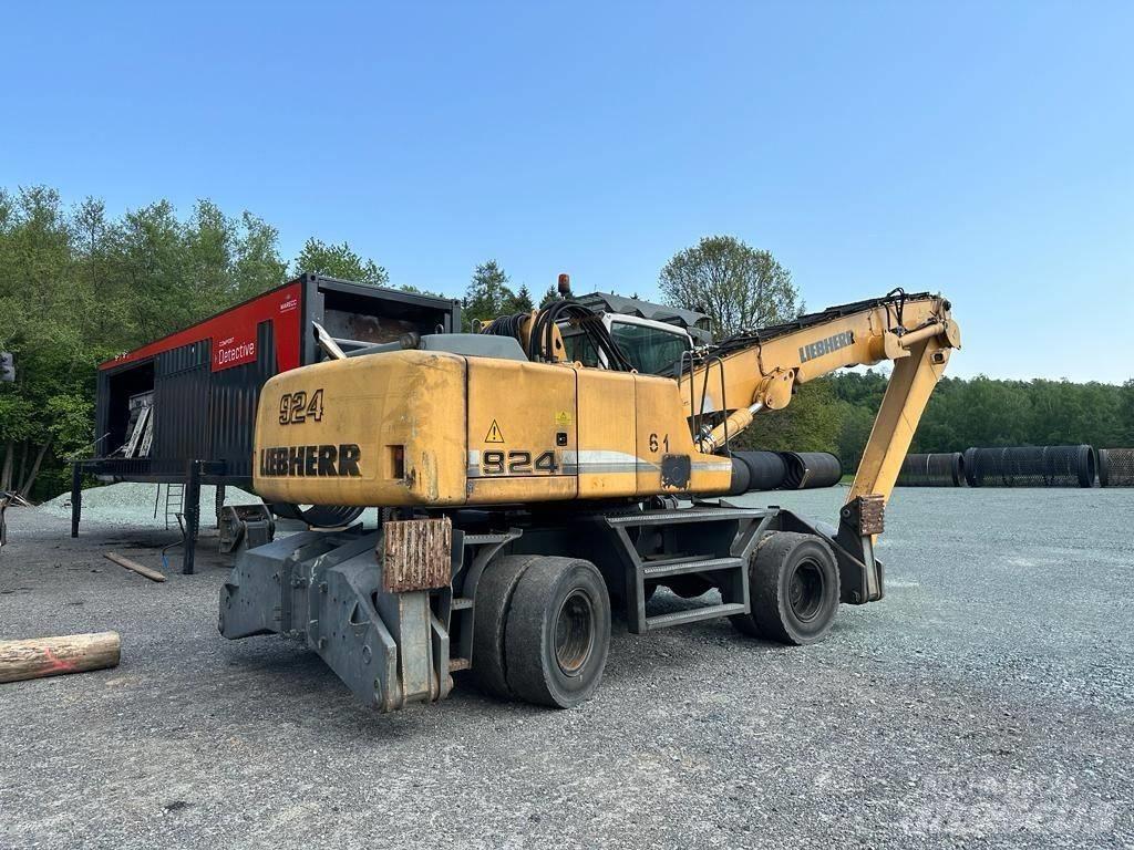 Liebherr A 924C-HD ホイール式油圧ショベル（パワーショベル・ユンボ・バックホー）