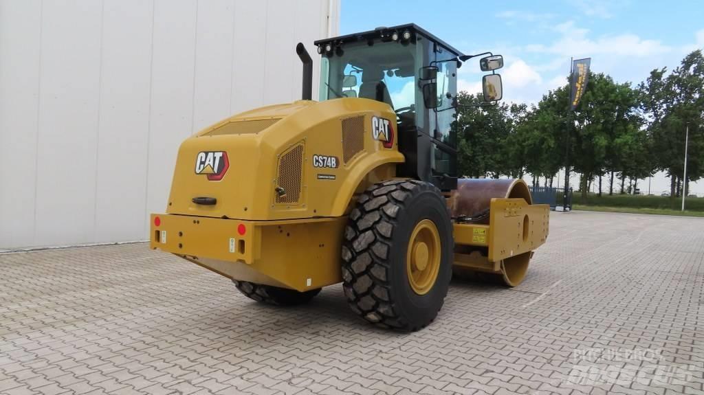CAT CS 74 B 振動ローラ