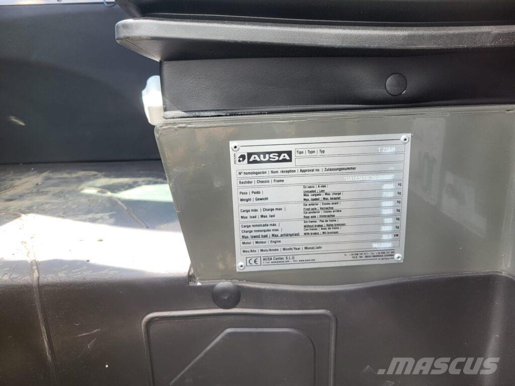 Ausa T235H テレスコピックホイールローダー