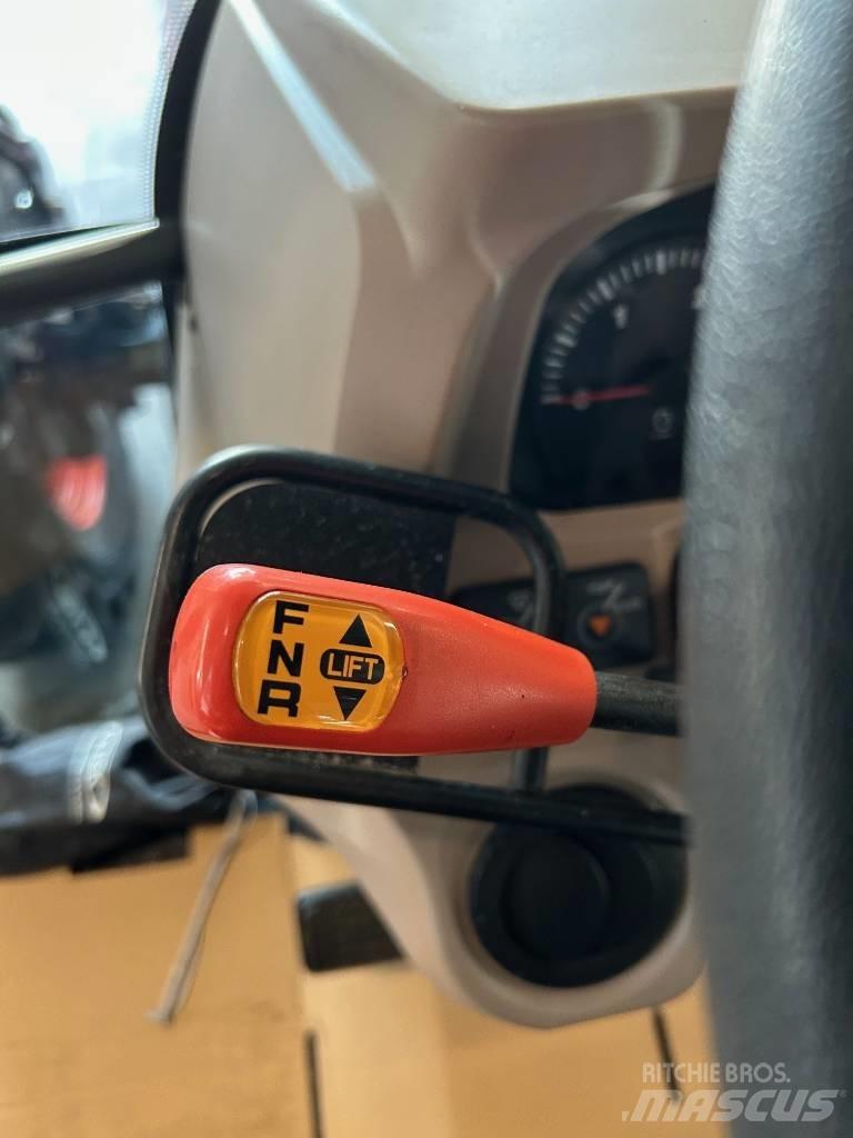 Kubota M 7040 DT トラクター