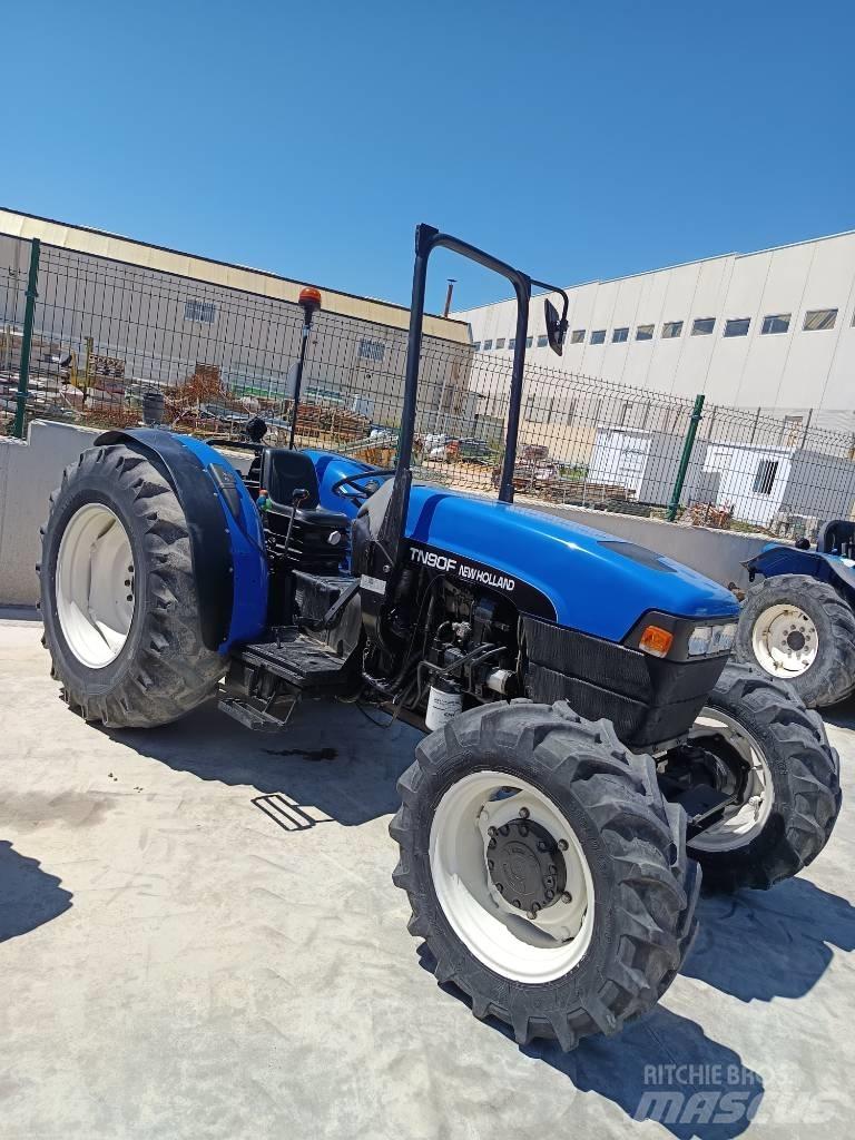 New Holland TN 90 F トラクター