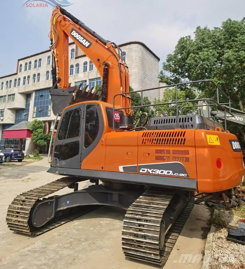 Doosan DX 300 LC 大型油圧ショベル12t以上（パワーショベル・ユンボ）
