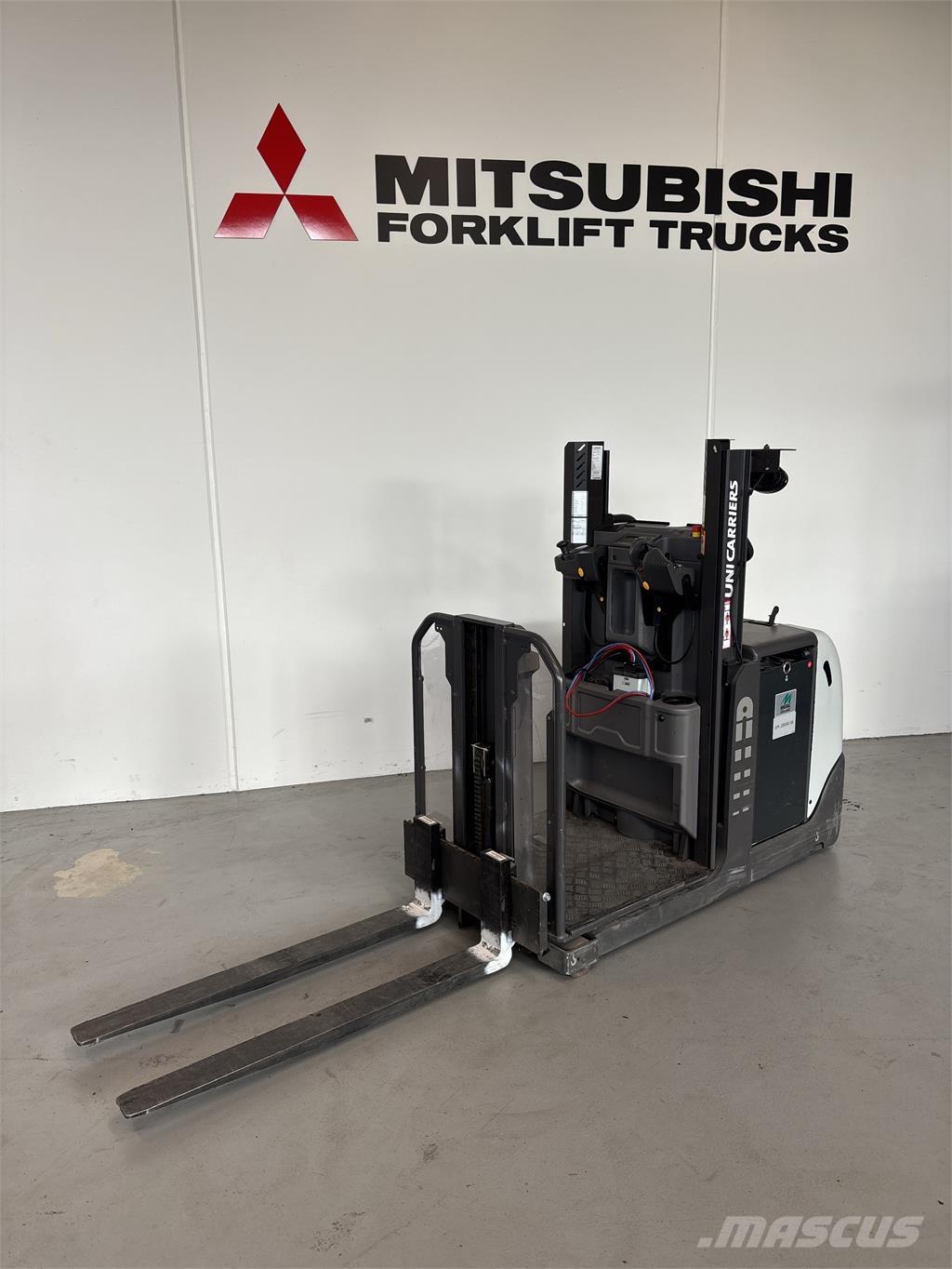 UniCarriers EPL100 低型オーダーピッカー