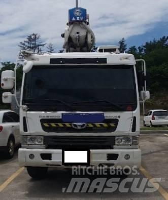 Horyong SKY450 トラック高所作業車