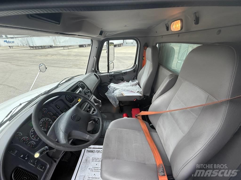 Freightliner M 106 冷凍冷蔵車