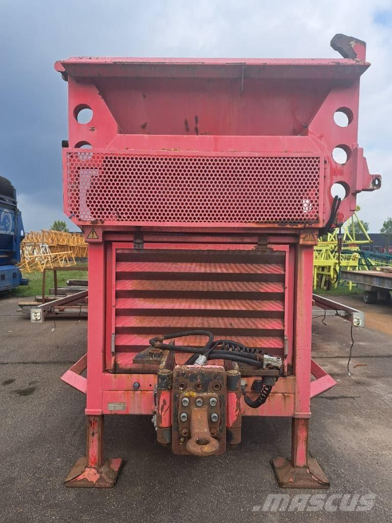 Terra Select T6 自走式スクリーン