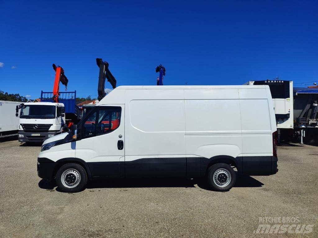 Iveco Daily 35 S 14 パネルバン