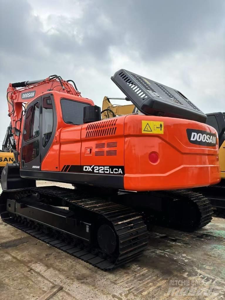 Doosan 225 LCA 大型油圧ショベル12t以上（パワーショベル・ユンボ）