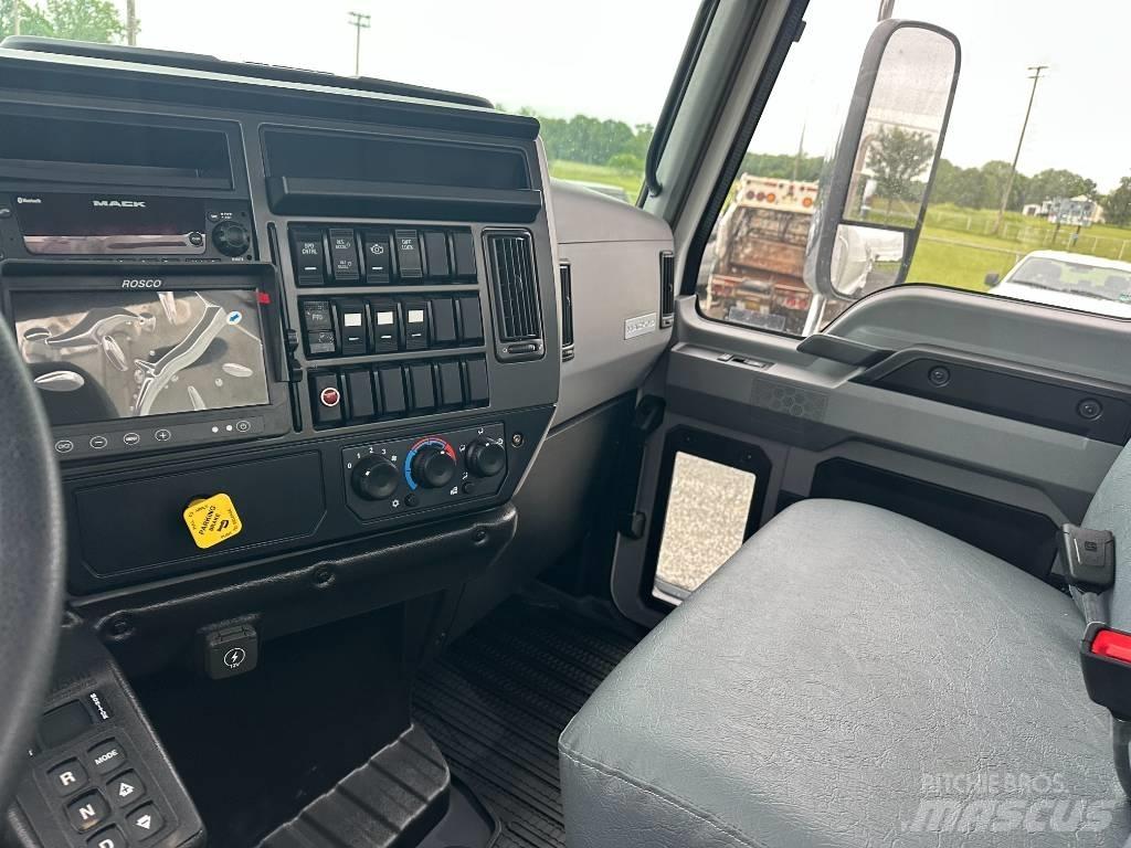 Mack MD7 塵芥車、パッカー車