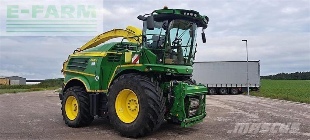 John Deere 8400 自走式フォレージハーベスター