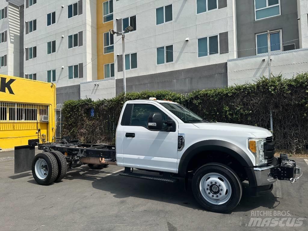 Ford F 550 キャブ付きシャーシ