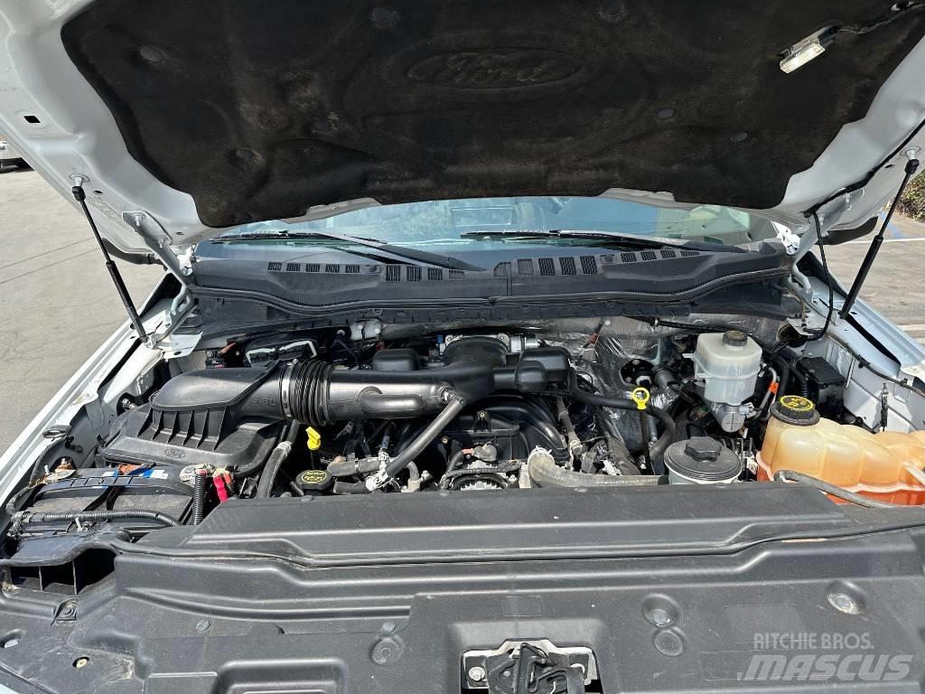 Ford F 550 キャブ付きシャーシ