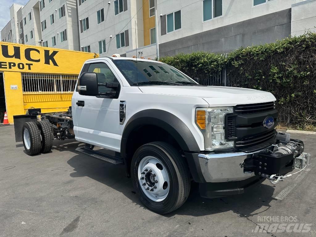 Ford F 550 キャブ付きシャーシ