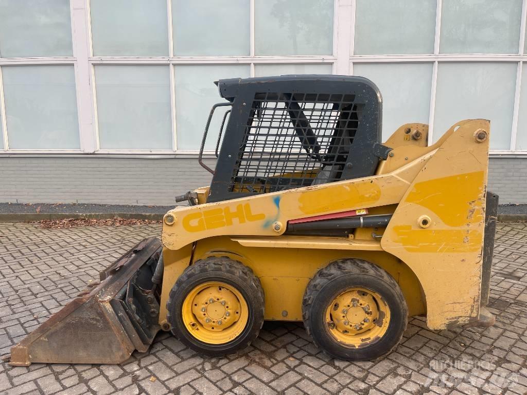 Gehl 3840 E     2015 スキッドステアローダー