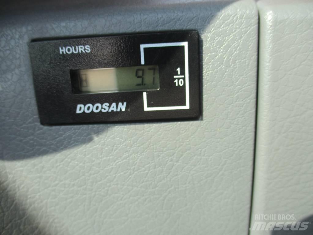 Doosan DX 225 LCA 大型油圧ショベル12t以上（パワーショベル・ユンボ）