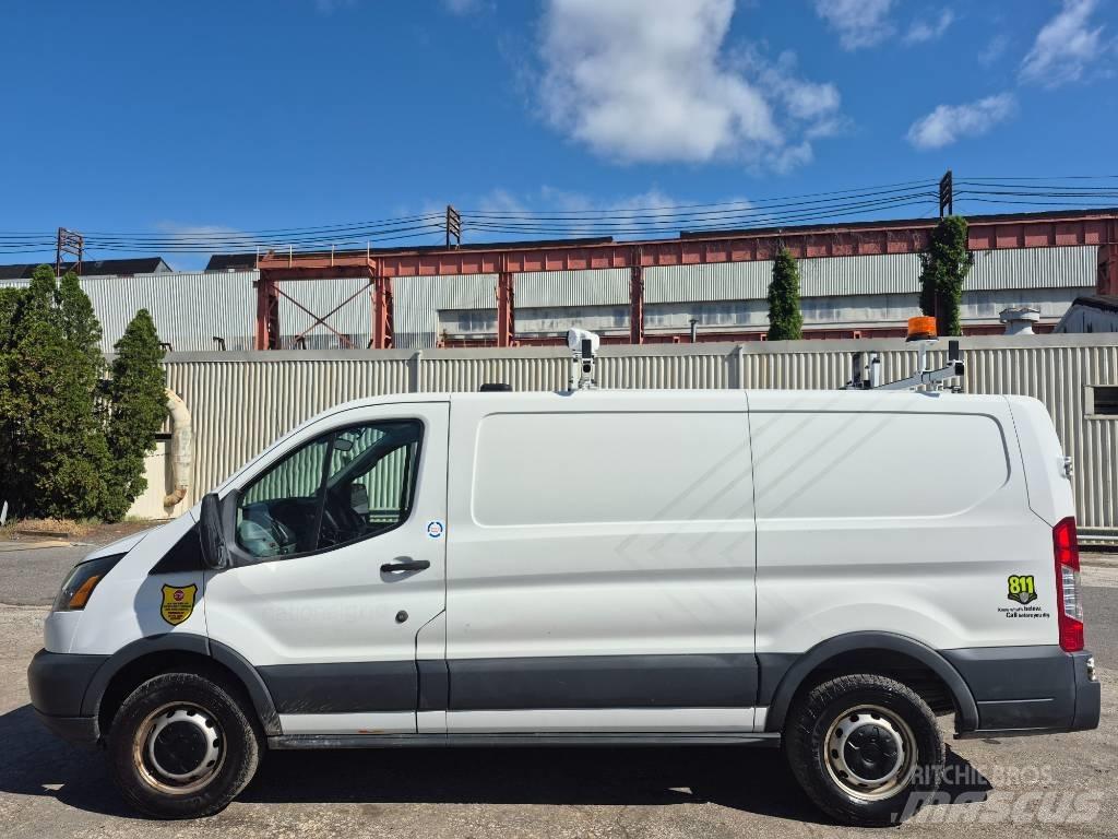 Ford Transit 250 パネルバン