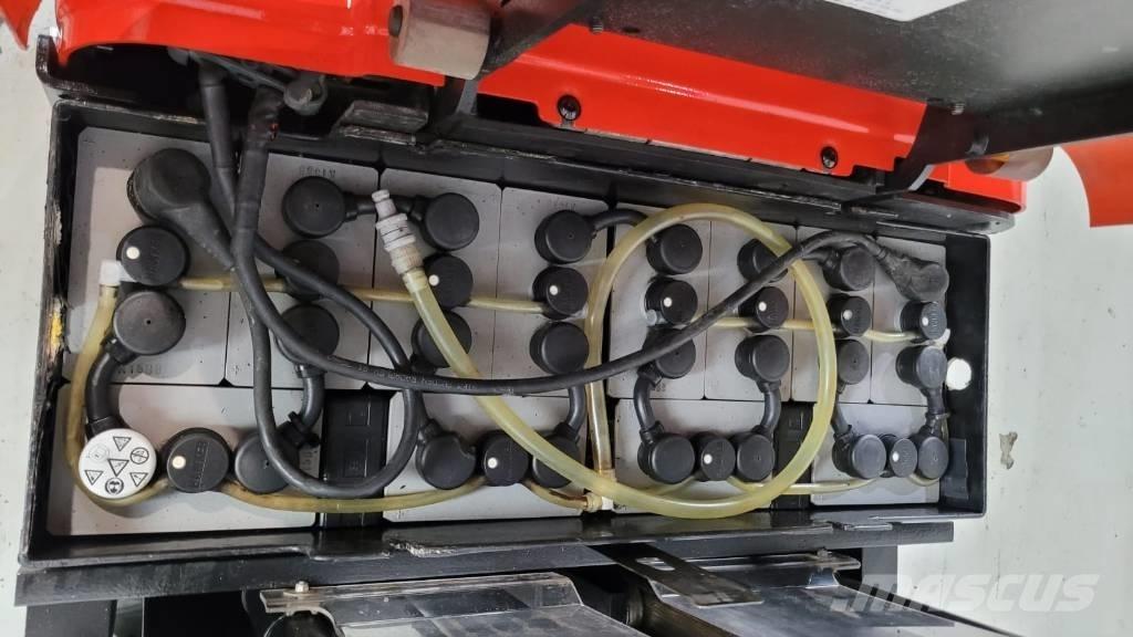 BT SPE 125 自走式スタッカー