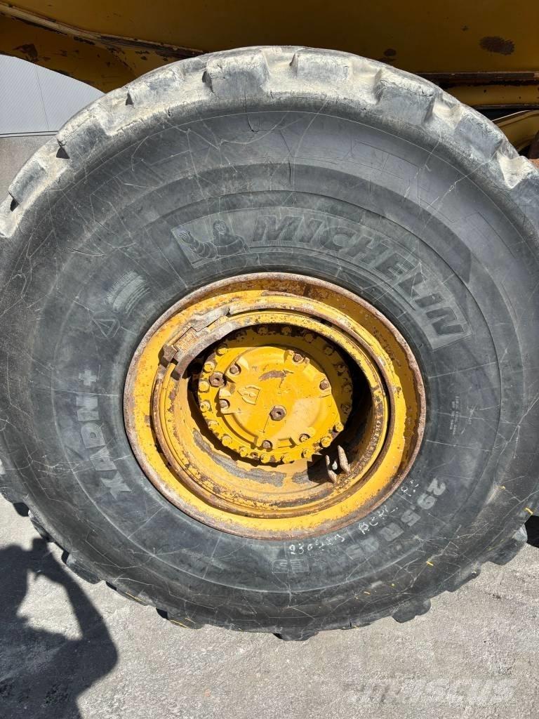 CAT 745 C アーティキュレート式ダンプトラック