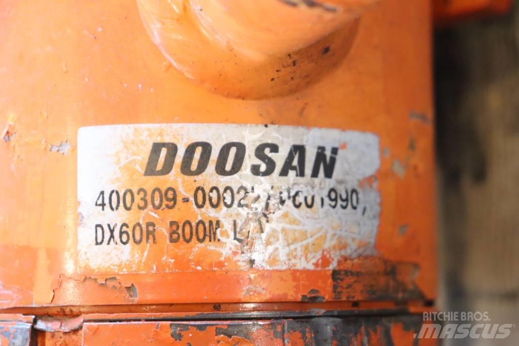Doosan DX 60 R ミニ油圧ショベル 7t以下（ミニユンボ・ミニディガー）
