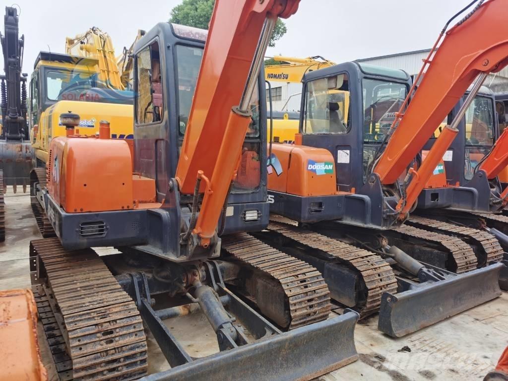 Doosan DH 55 ミニ油圧ショベル 7t以下（ミニユンボ・ミニディガー）