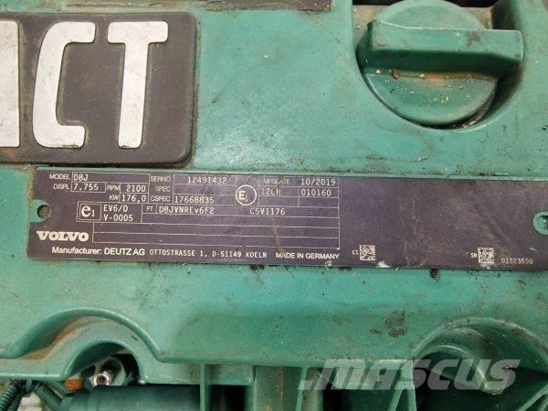 Volvo D8J エンジン
