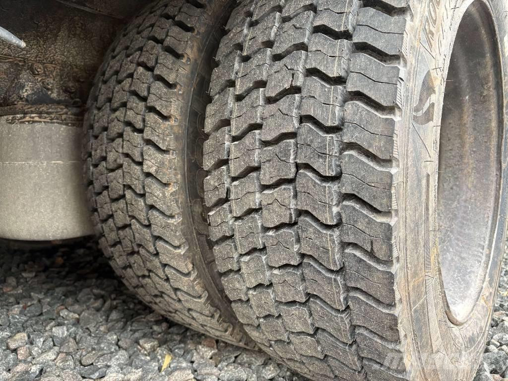 Scania 114G 340 クレーントラック、ユニック車