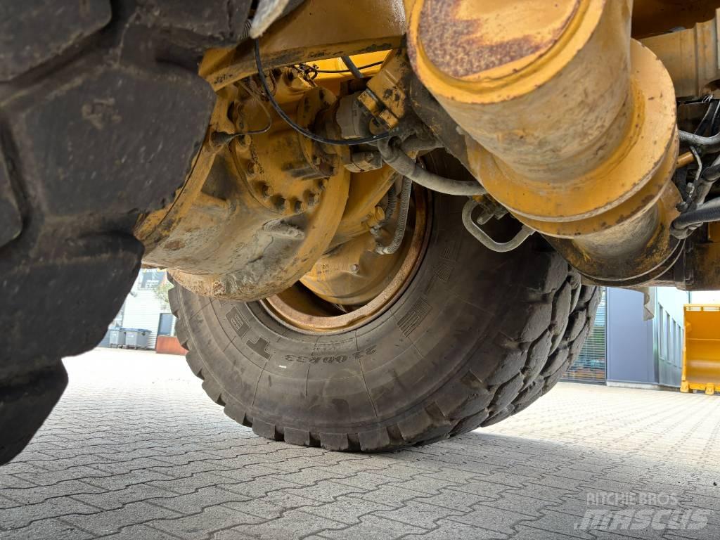 CAT 772G リジットフレーム式ダンプトラック